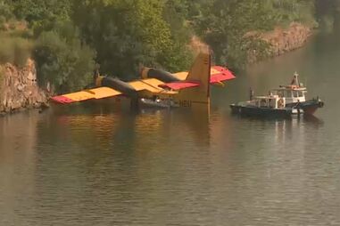 Avião pesado de combate a fogos 'Canadair' avaria no Douro. É o segundo esta semana