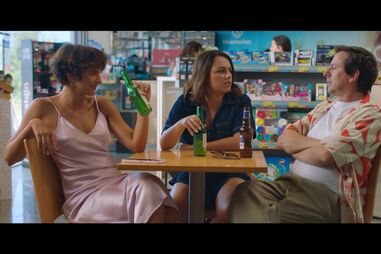 Sara Matos, Ana Guiomar e Manuel Marques em 'O Pátio da Saudade'