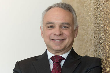 Ex-governante usado em esquema fraudulento