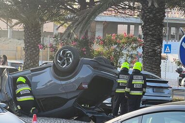 Quatro feridos em colisão entre quatro carros na marginal de Oeiras