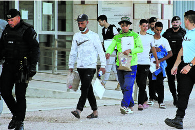GNR acompanhou os migrantes Tribunal de Silves 