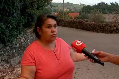 Popular “aflita” com chamas cada vez mais perto de habitações em aldeia do Granjal  