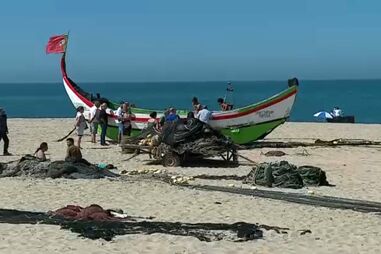 Embarcação de Arte Xávega afunda em Espinho