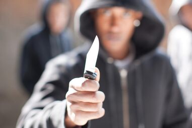 Crime praticado pelo gang foi com recurso a faca