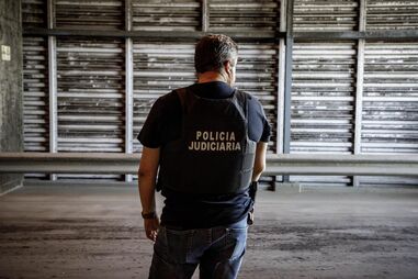 Cliente abusa de menor dentro de loja em Armação de Pêra