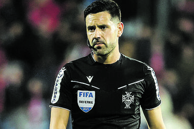 João Gonçalves foi contestado pelo Benfica na Pedreira