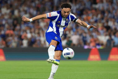 Pepê sofreu um traumatismo num olho e está em risco para o clássico 