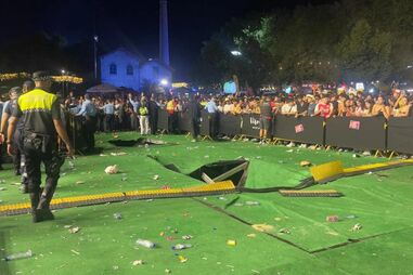 Colapso de estrutura na Feira de São Mateus, em Viseu, faz feridos. Concertos continuam