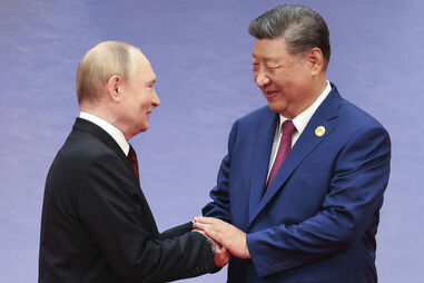 Xi Jinping encontra-se com Putin numa cimeira na China
