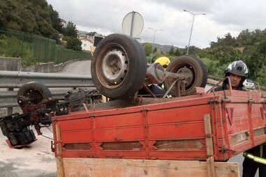 Um ferido em despiste de trator em Coimbra
