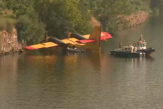 Avião pesado de combate a fogos 'Canadair' avaria no Douro. É o segundo esta semana