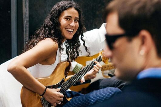 Rumores de romance entre Shawn Mendes e a cantora portuguesa MARO intensificam-se