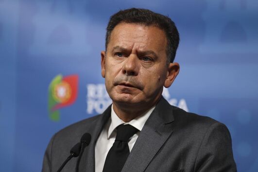 Luís Montenegro doou as quotas da empresa Spinumviva aos filhos