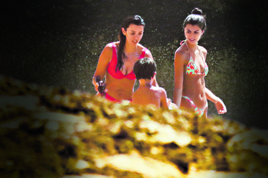  Maria Cerqueira Gomes conversou à beira-mar com a filha e depois mergulhou com o filho  