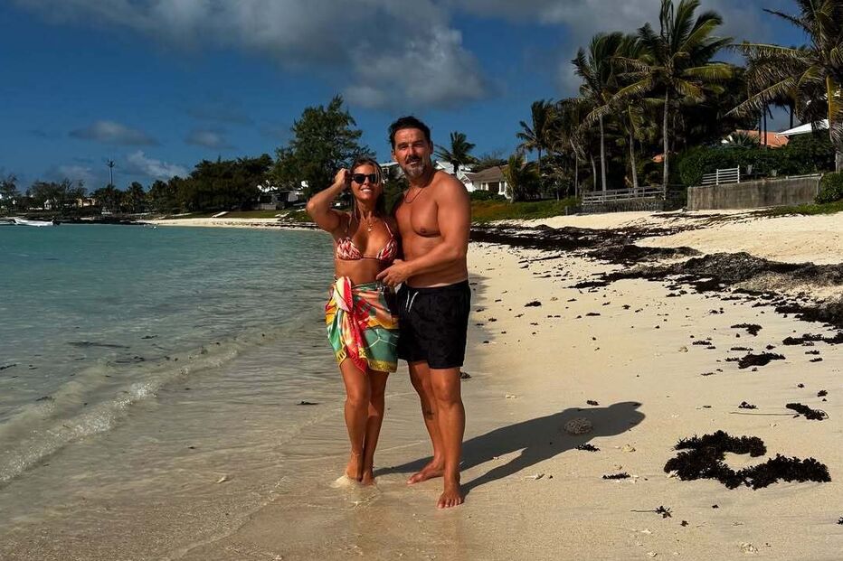 Sónia Araújo desfruta de férias em Sanxenxo com o marido, Vítor Martins