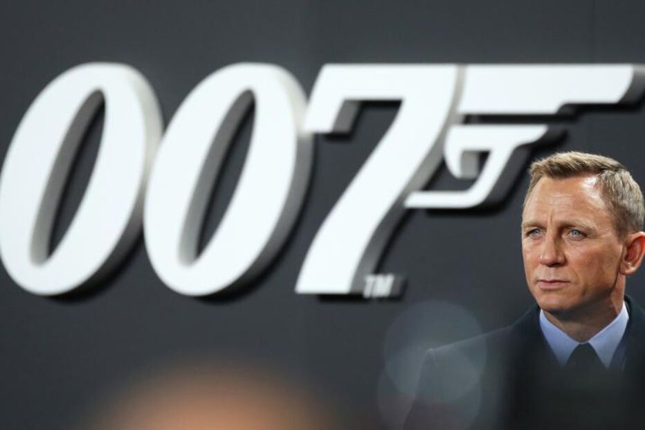 Daniel Craig promove filme de James Bond