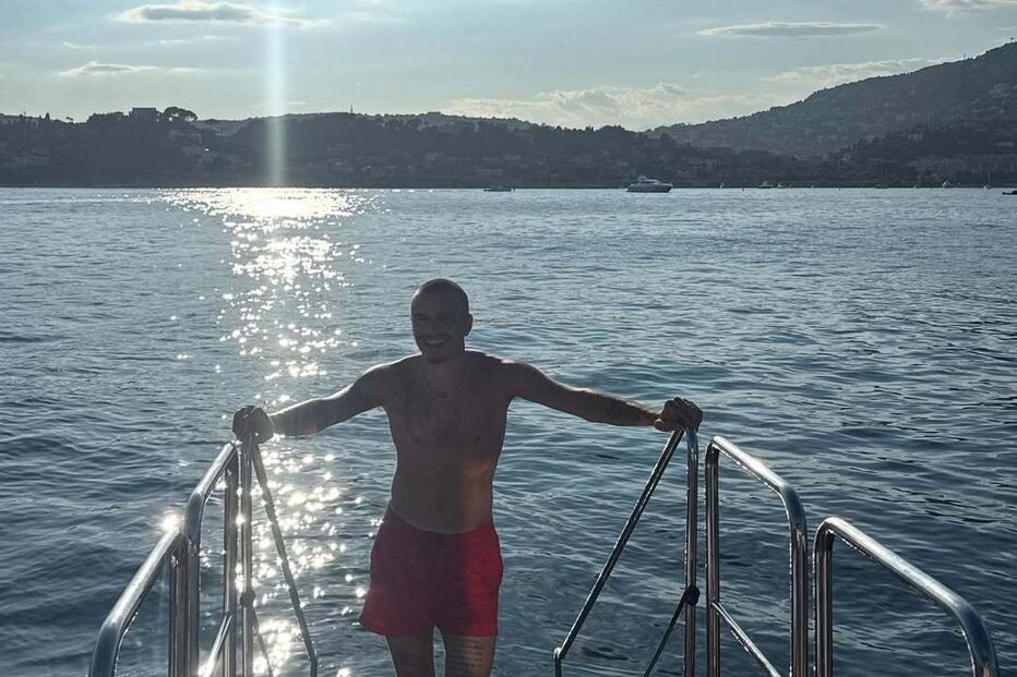 David Beckham aproveita dia de sol com a família num barco