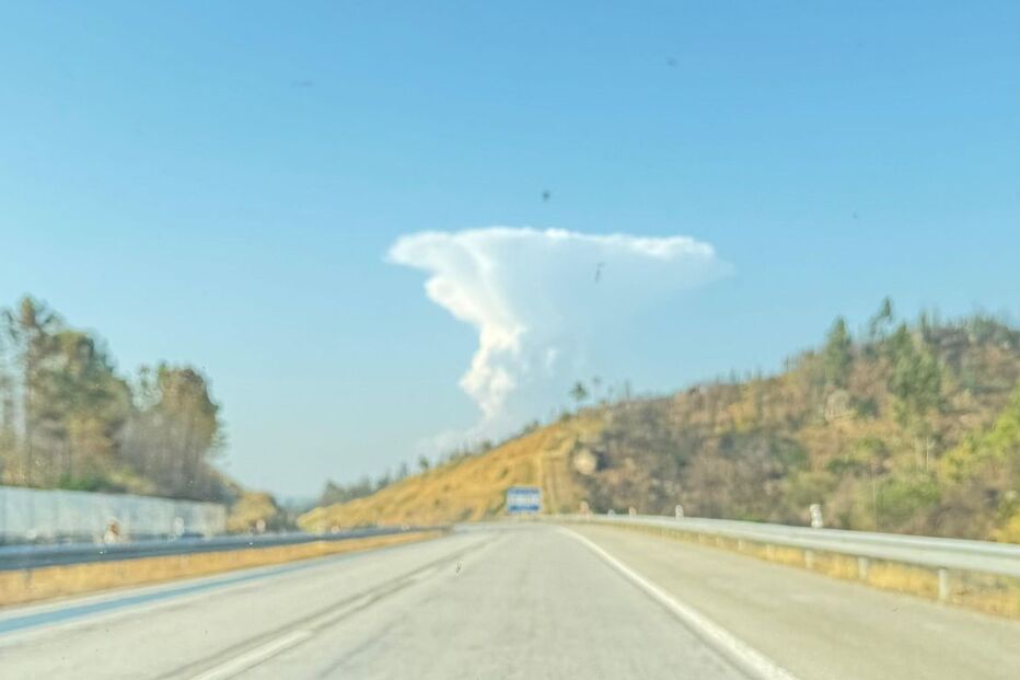 Nuvem de fumo vista da A24, sentido Viseu-Castro Daire