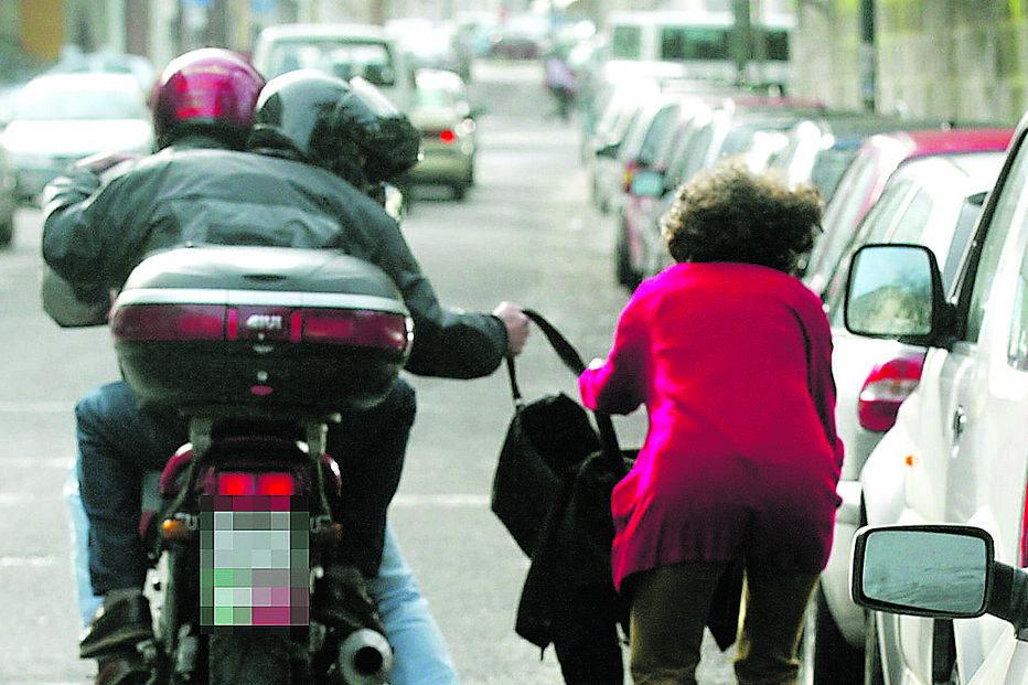 Os roubos na via pública têm duas categorias: por esticão e também violentos sem esticão