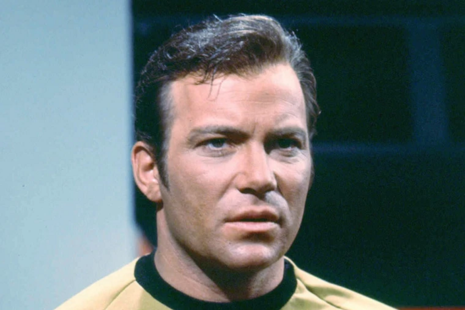 William Shatner como Capitão Kirk em 