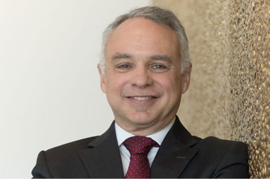 Ex-governante usado em esquema fraudulento