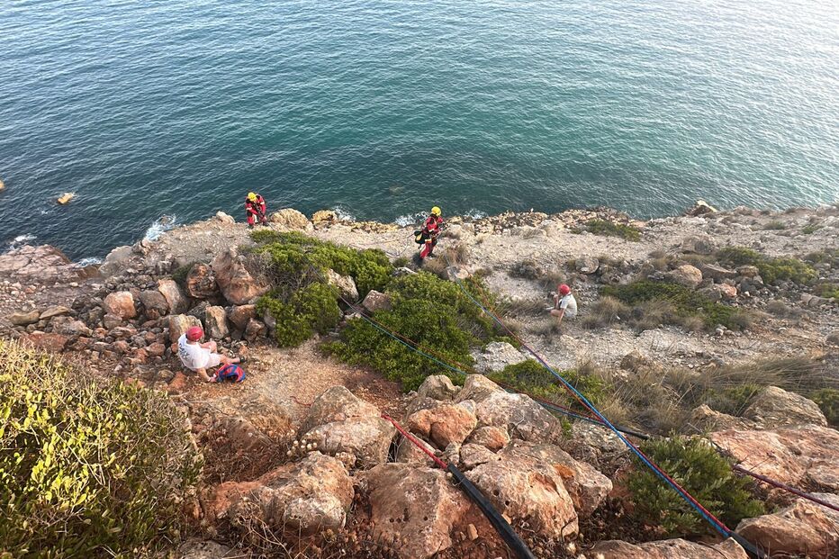 Bombeiros de Vila do Bispo tiveram de fazer o resgate através de cordas