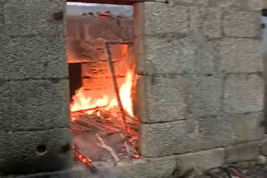 Casa devoluta arde em Amarante