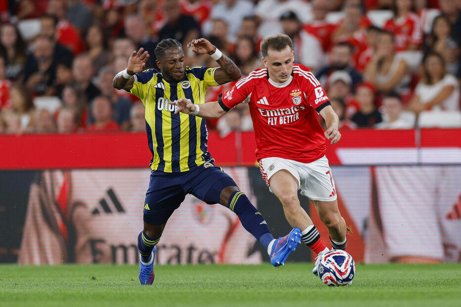 Akturkoglu em ação no jogo recente com o Fenerbahçe, clube que o quer levar