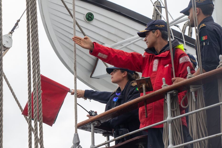Membros da Marinha Portuguesa a bordo do NRP Sagres