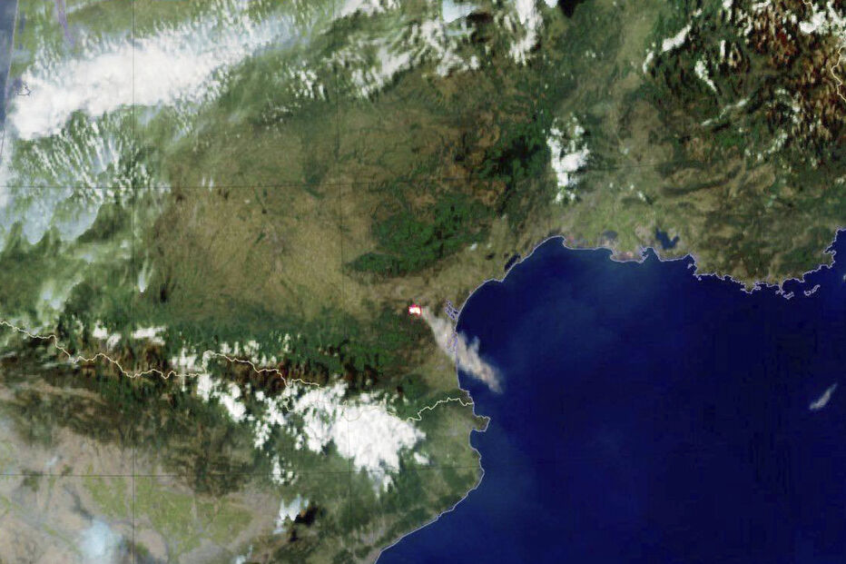 Imagem satélite do incêndio em França