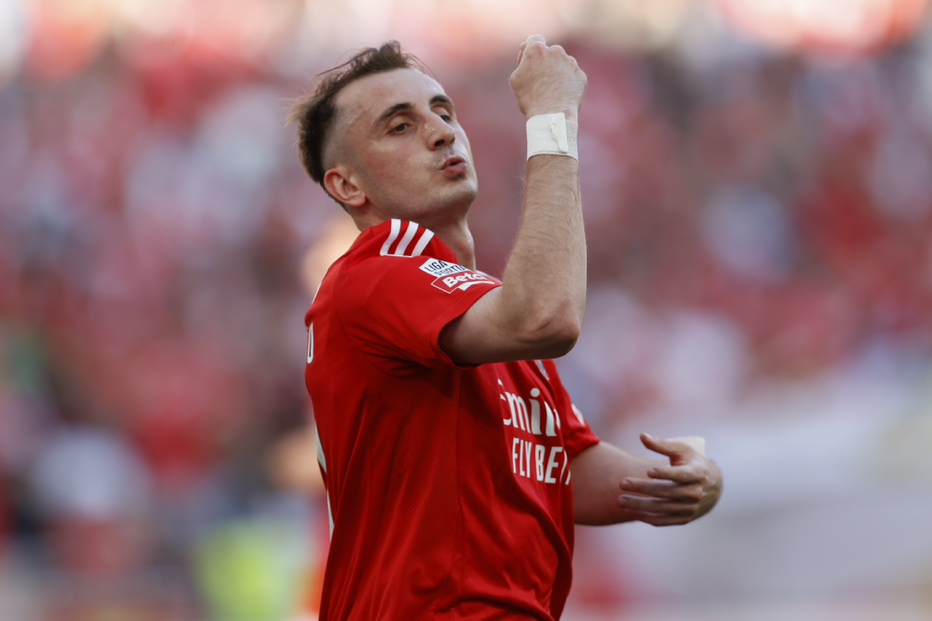 A varinha de Aktürkoglu voltou a mexer frente ao AVS SAD