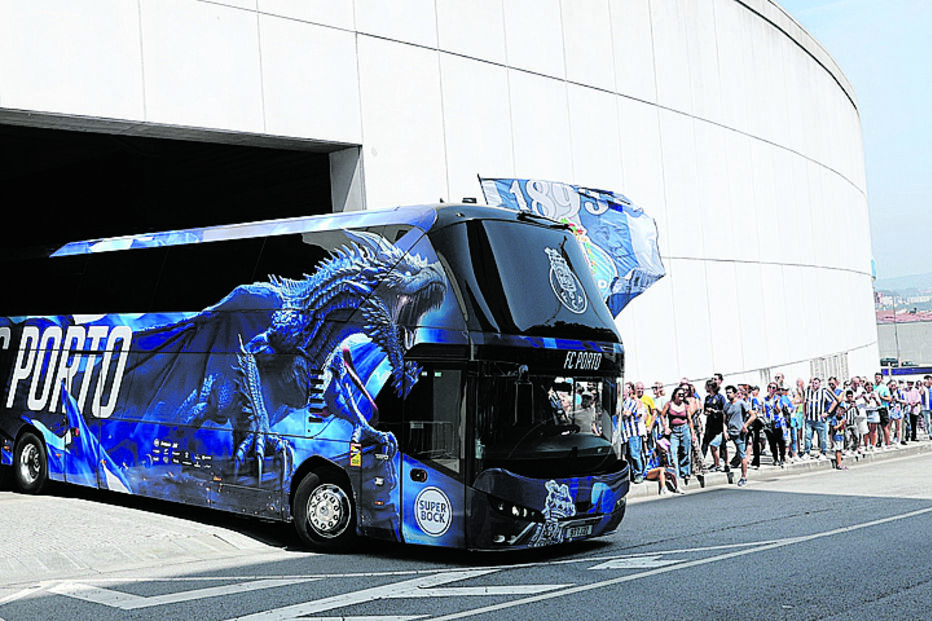 Equipa principal do FC Porto foi despedir-se do seu diretor-desportivo antes de as portas abrirem ao público