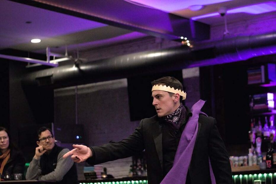 Ator Adam Turck, herói em Richmond, morre ao tentar ajudar mulher numa discussão