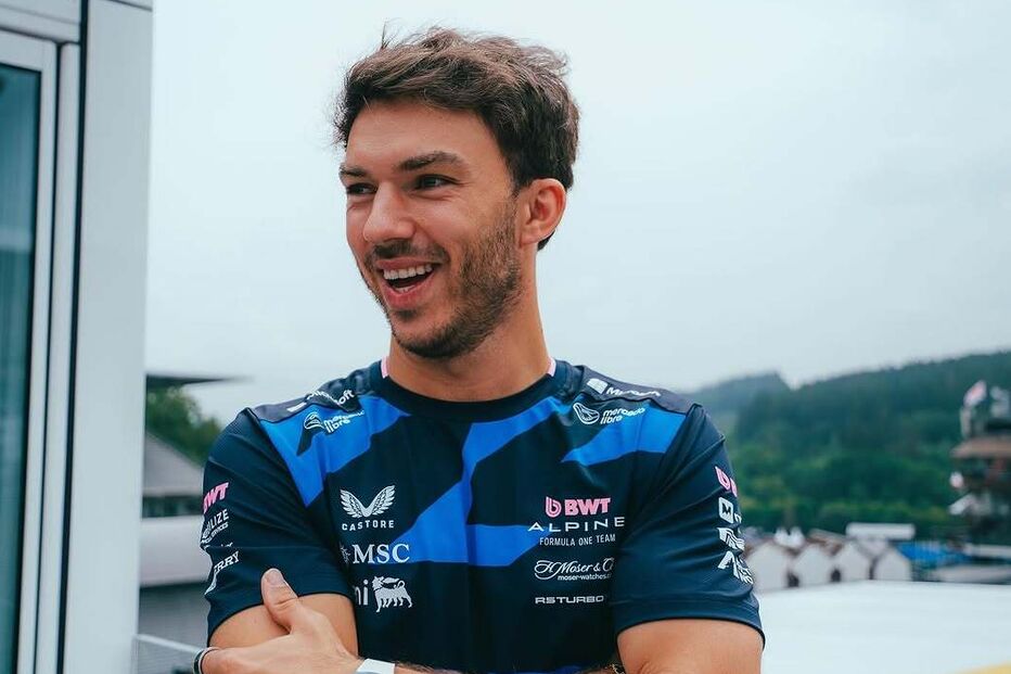 Pierre Gasly renovou o visual após transplante capilar