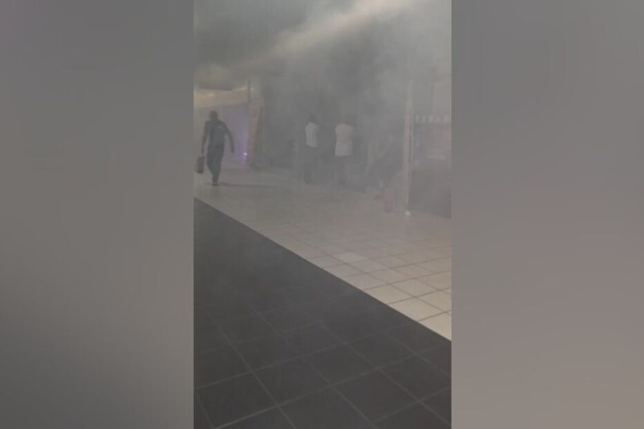 Incêndio deflagra em restaurante de centro comercial em Lisboa