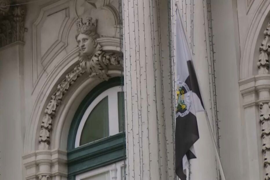 A junta de freguesia da Penha de França e outras instituições estão a par da situação mas nada fazem para ajudar o casal