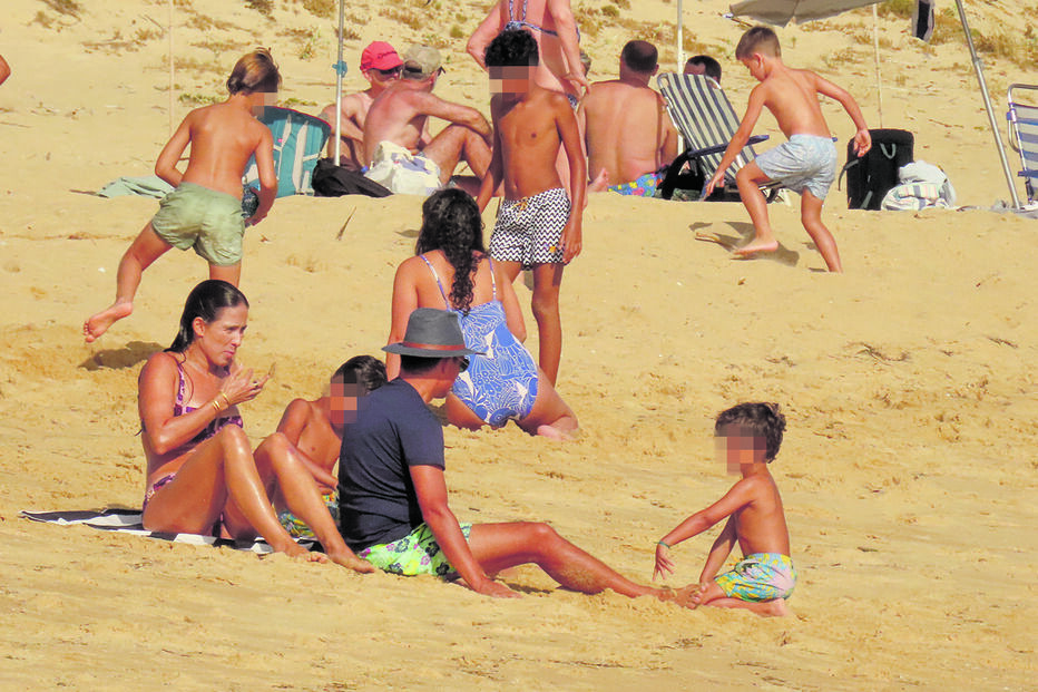 Vasco Palmeirim aproveita descanso em família na Quinta do Lago.
