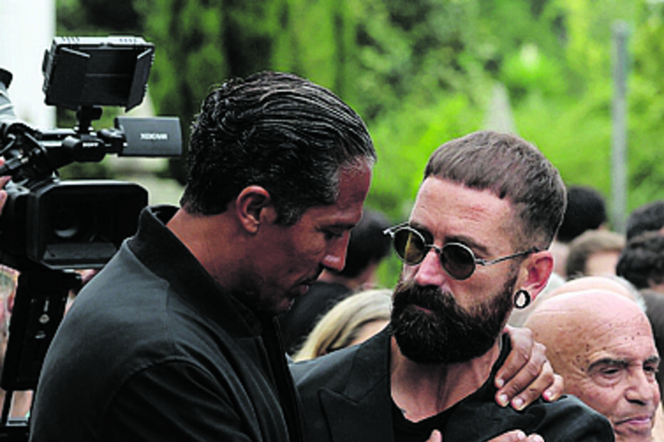 Craques. Bruno Alves e Raul Meireles foram alguns dos ex-jogadores no funeral