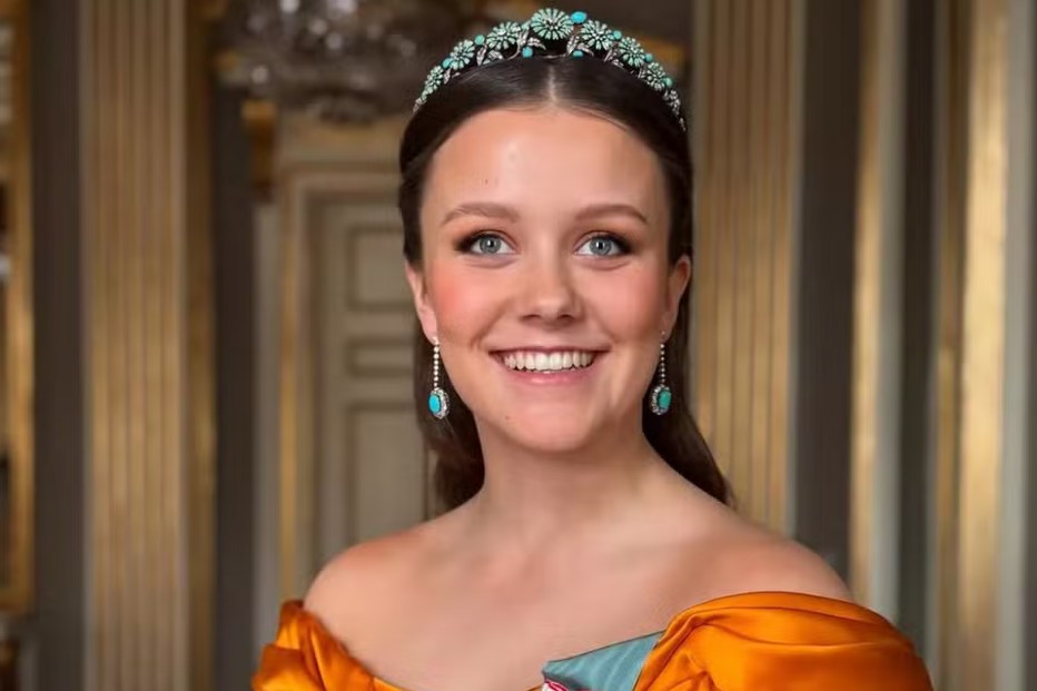 Princesa Isabella da Dinamarca usa camisola com frase controversa no festival Smukfest