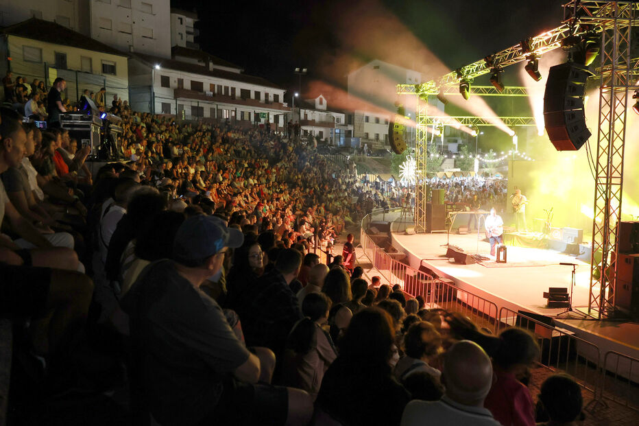 Seia celebra Festas do Concelho com música e público no parque municipal.
