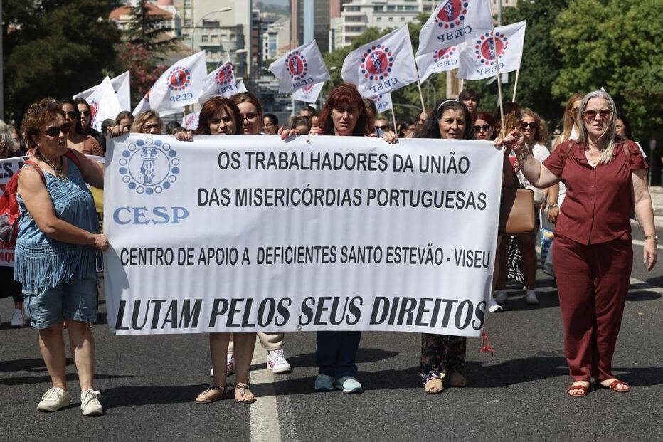 Trabalhadores das Misericórdias manifestaram-se hoje e vão repetir na próxima semana