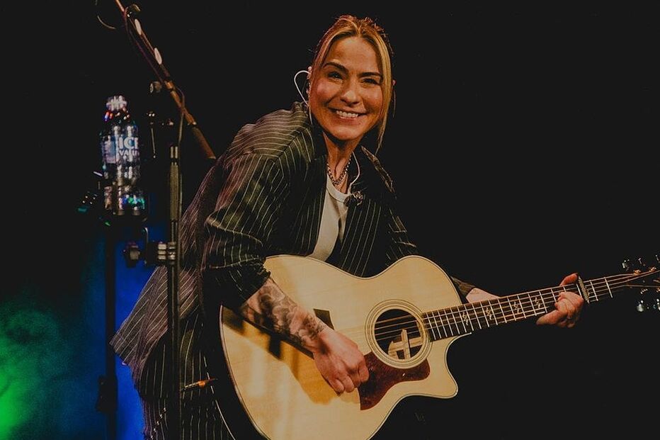 Cantora Lucy Spraggan relata lesão grave durante acrobacia no reality show 'SAS: Who Dares Wins'