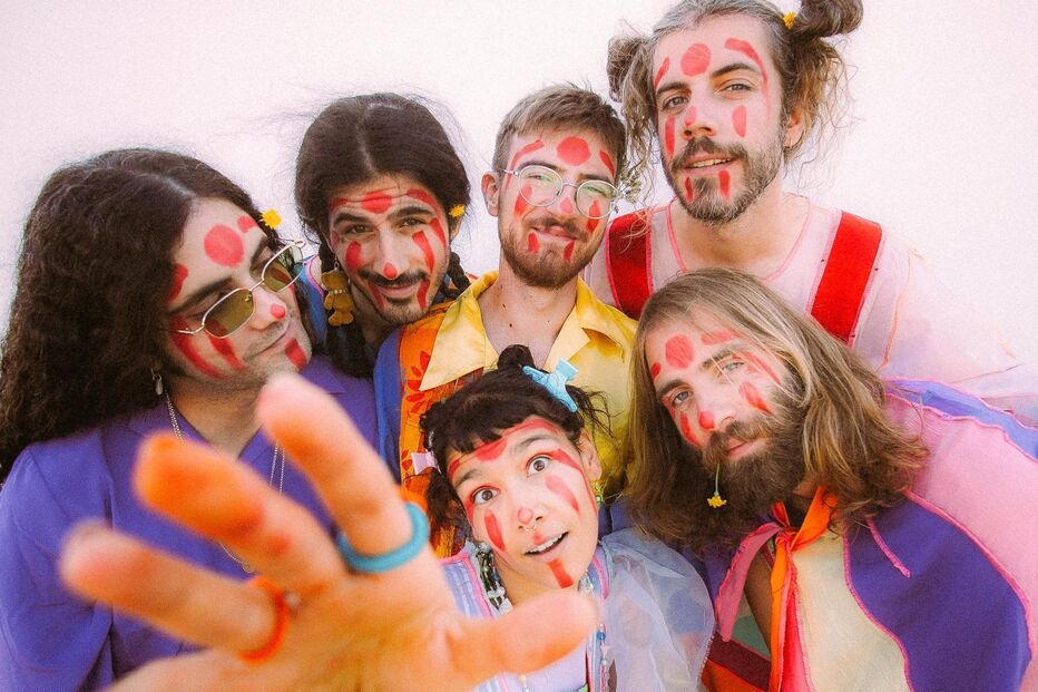 Unsafe Space Garden estreia-se no Paredes de Coura com fusão musical e visual marcante.
