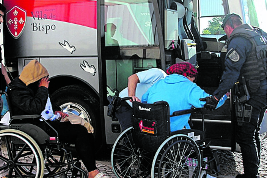 Alguns migrantes foram levados para o Tribunal de Silves em cadeiras de rodas 