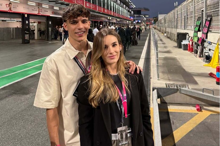 Gabri Veiga, jogador do FC Porto, com Carla Leins no Grande Prémio de Fórmula 1