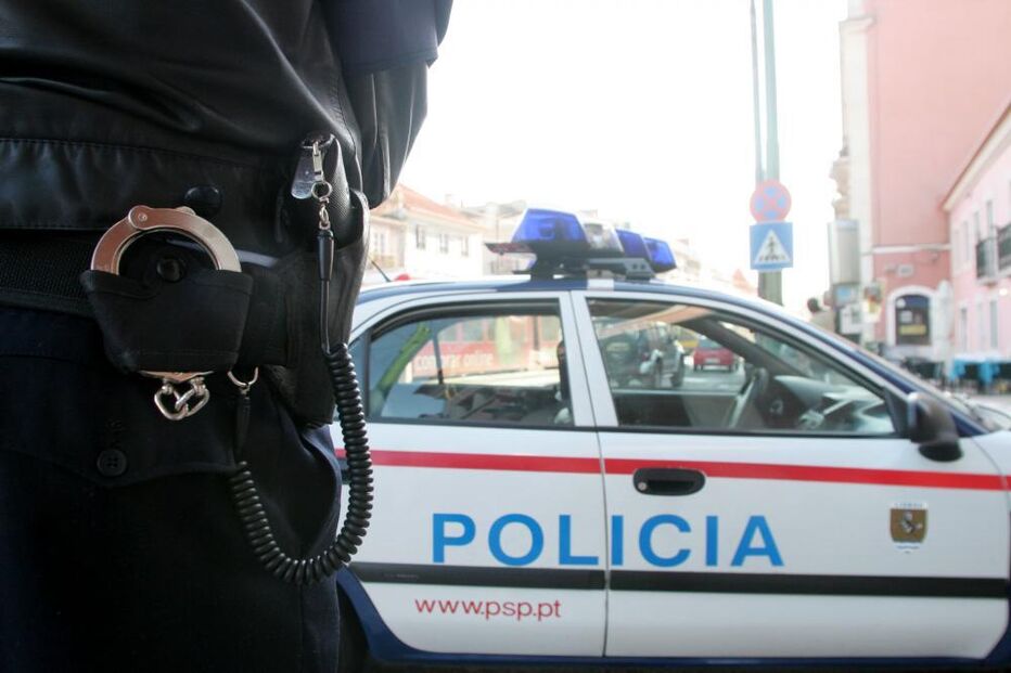 Troca de ténis em casa assaltada e foge com BMW