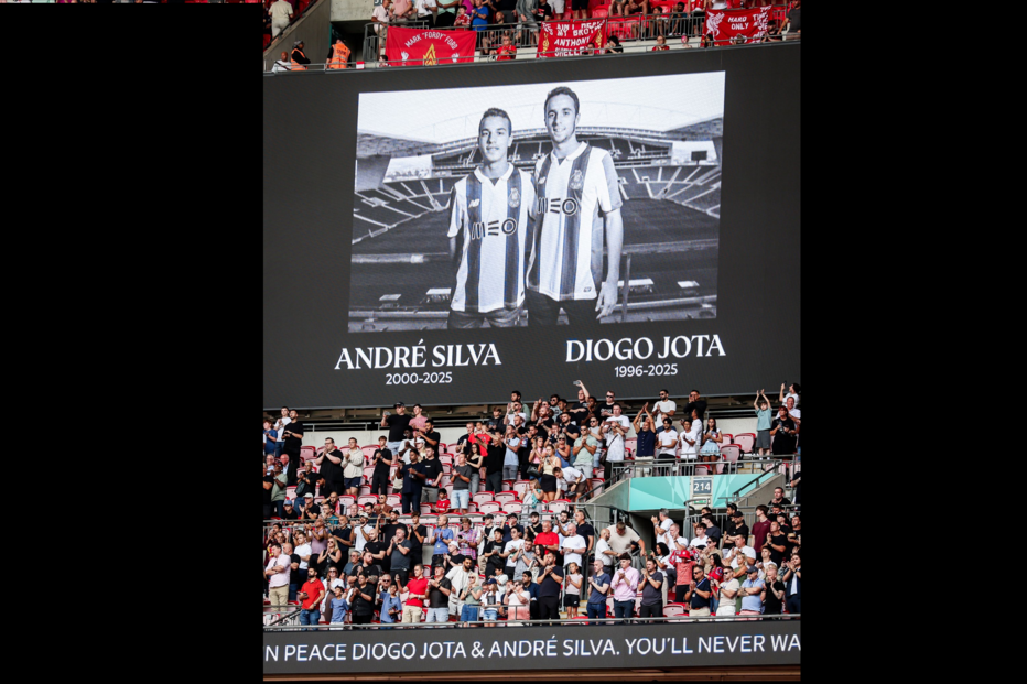 Homenagens a Diogo Jota e André Silva
