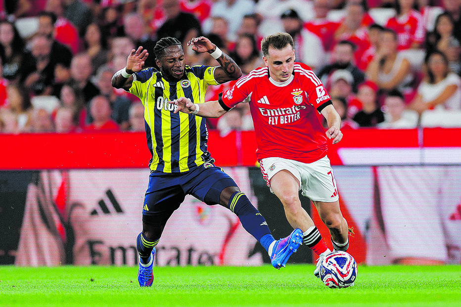 Akturkoglu  em ação frente a Fenerbahçe