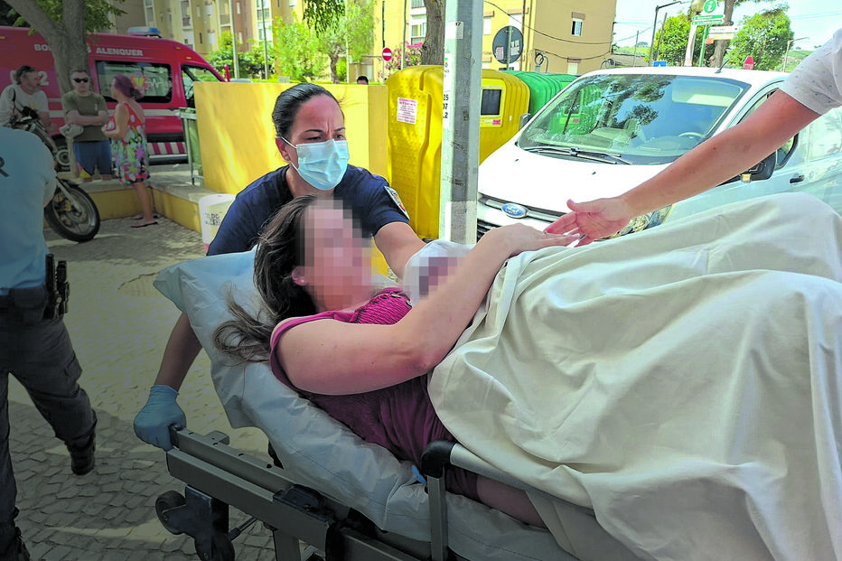 Ambulância que socorreu jovem que deu à luz na rua tinha pneu furado