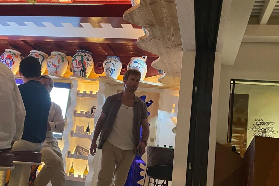 Zac Efron na Comporta com amigos